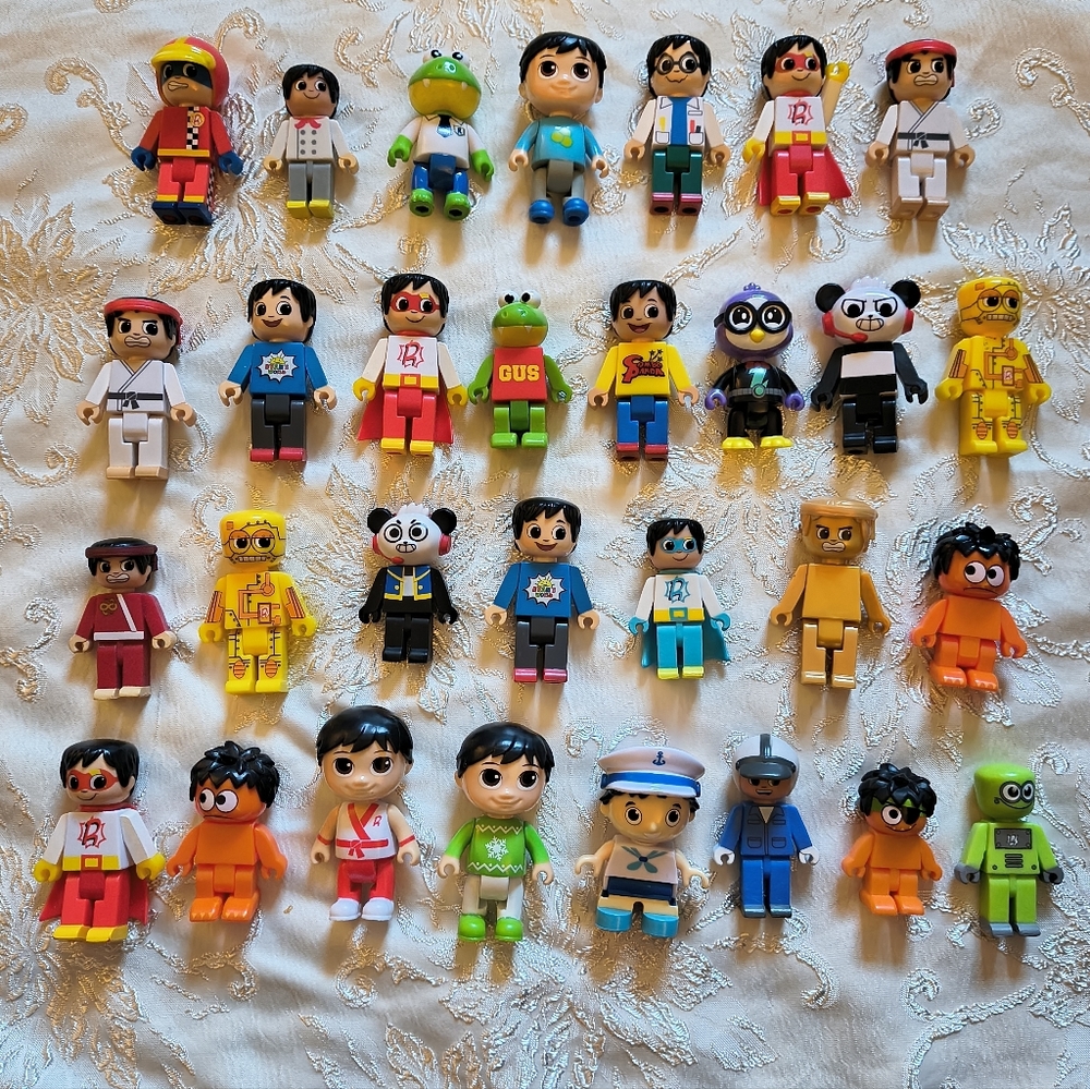 ⭐ BUNDLE of Ryan's World Toys - 30 Character Toys